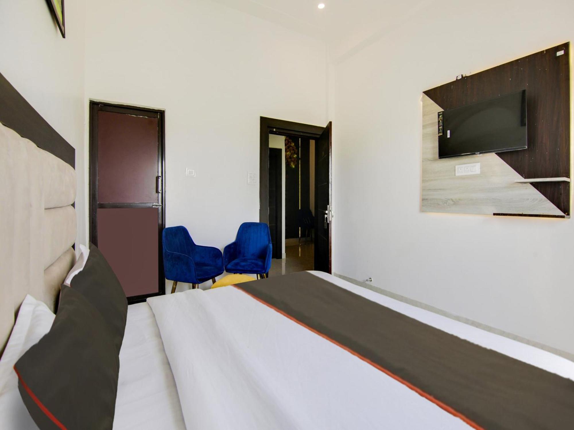 The Nines Hotel & Restro Нейнитал Екстериор снимка