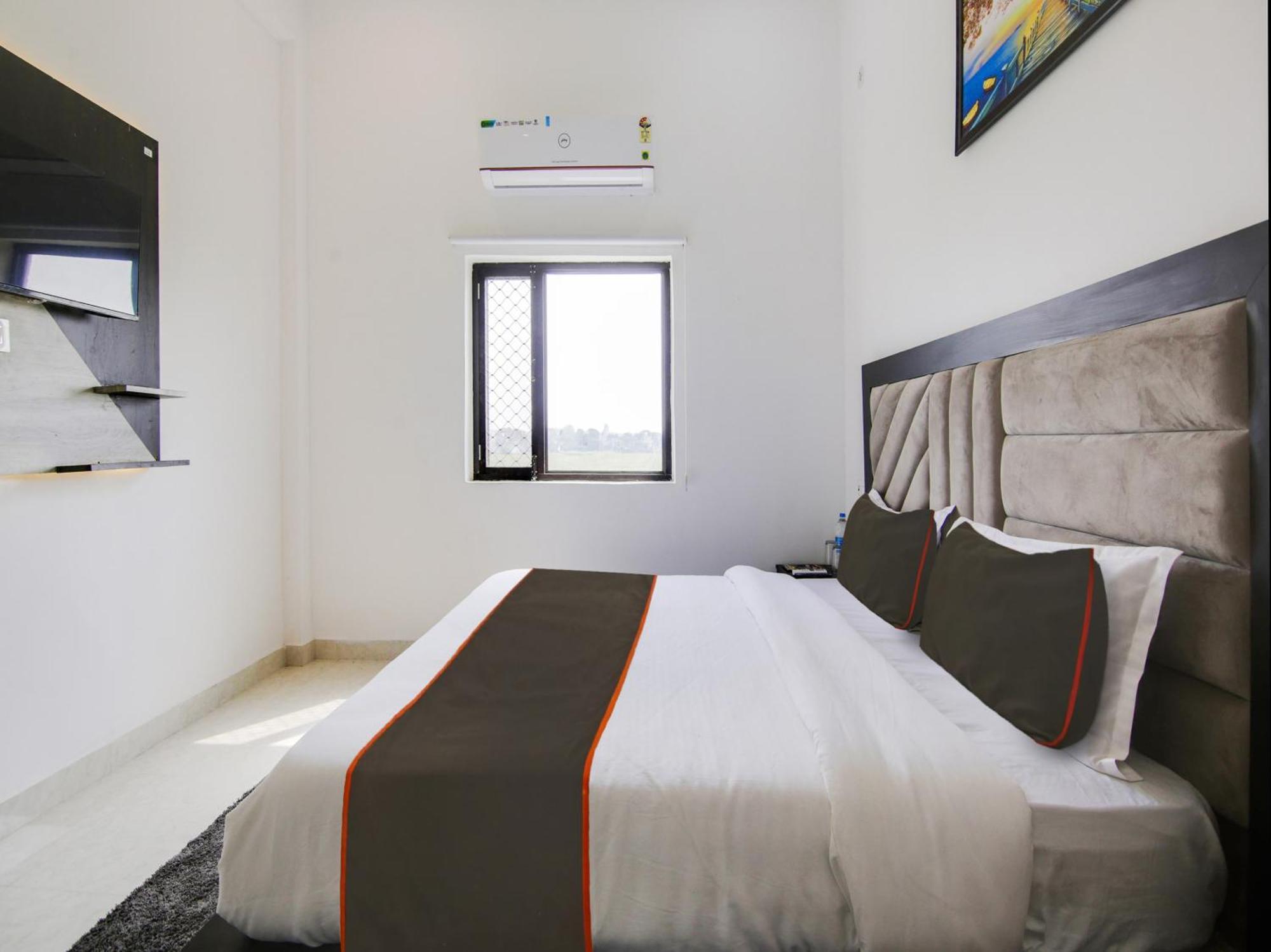 The Nines Hotel & Restro Нейнитал Екстериор снимка