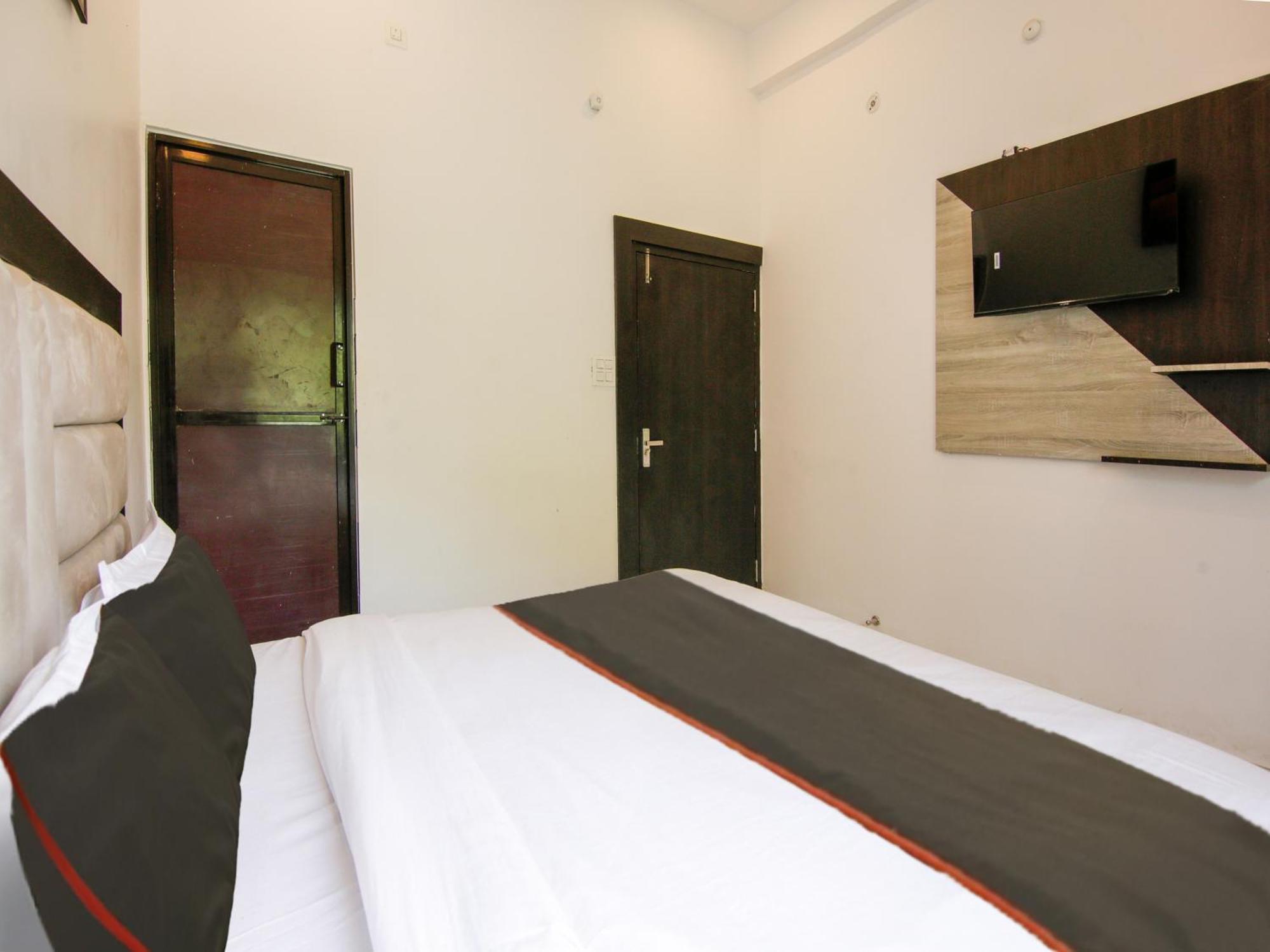 The Nines Hotel & Restro Нейнитал Екстериор снимка