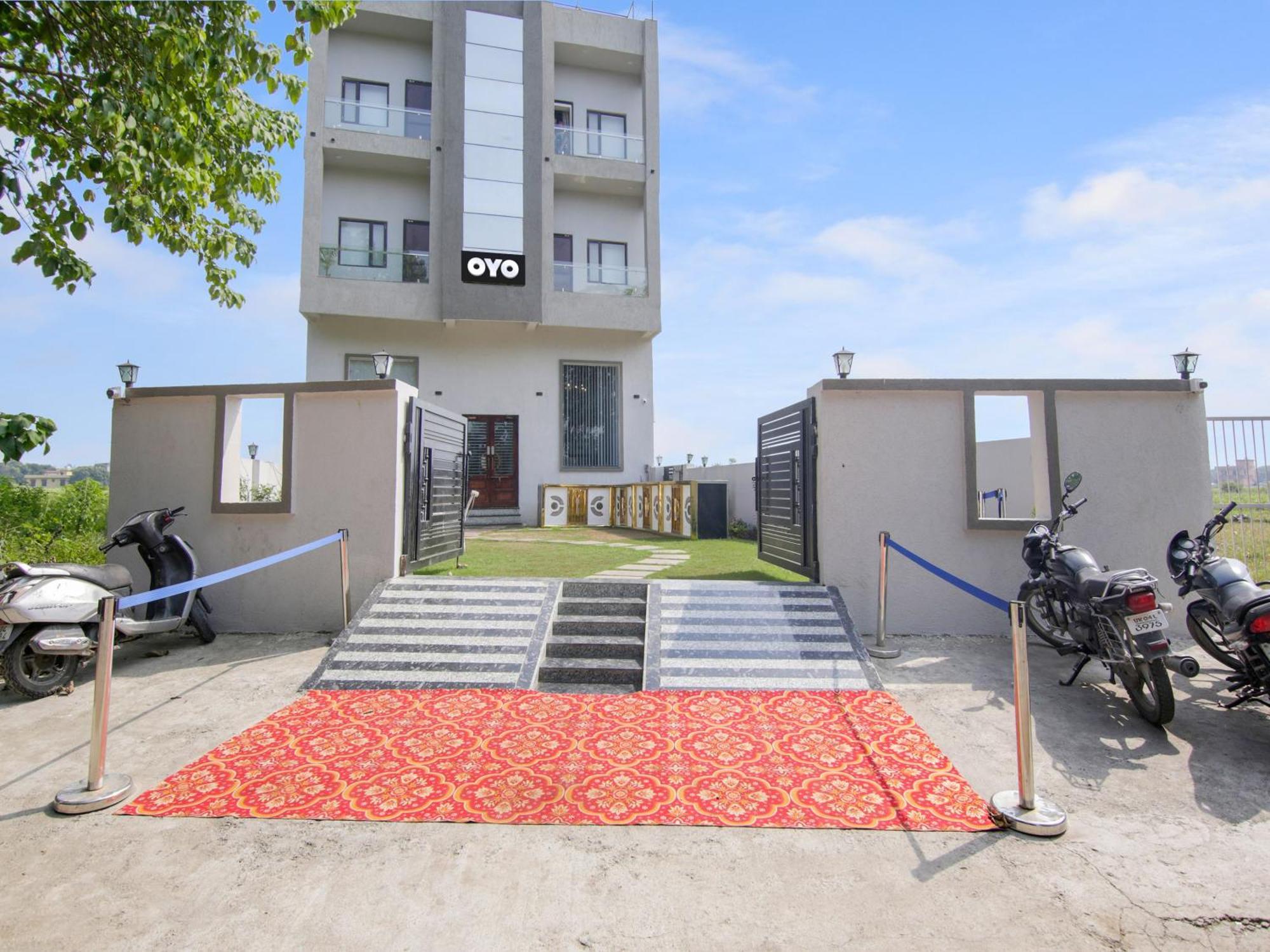 The Nines Hotel & Restro Нейнитал Екстериор снимка